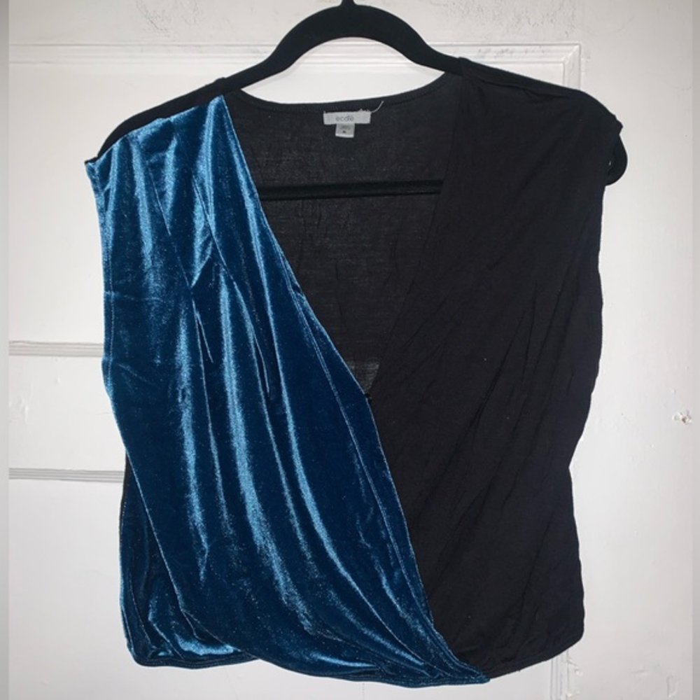Urban outfitters ecoté half blue velvet cropped top‎ size small